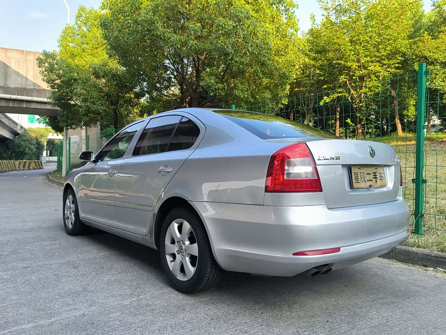 Skoda Octavia 2010 car image #10