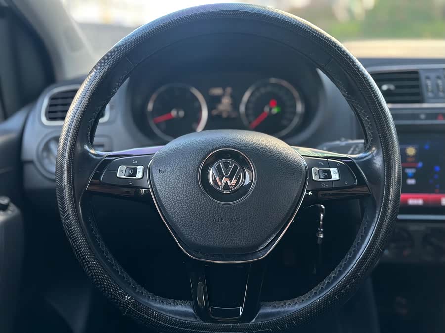 Volkswagen Polo 2017 car image #10