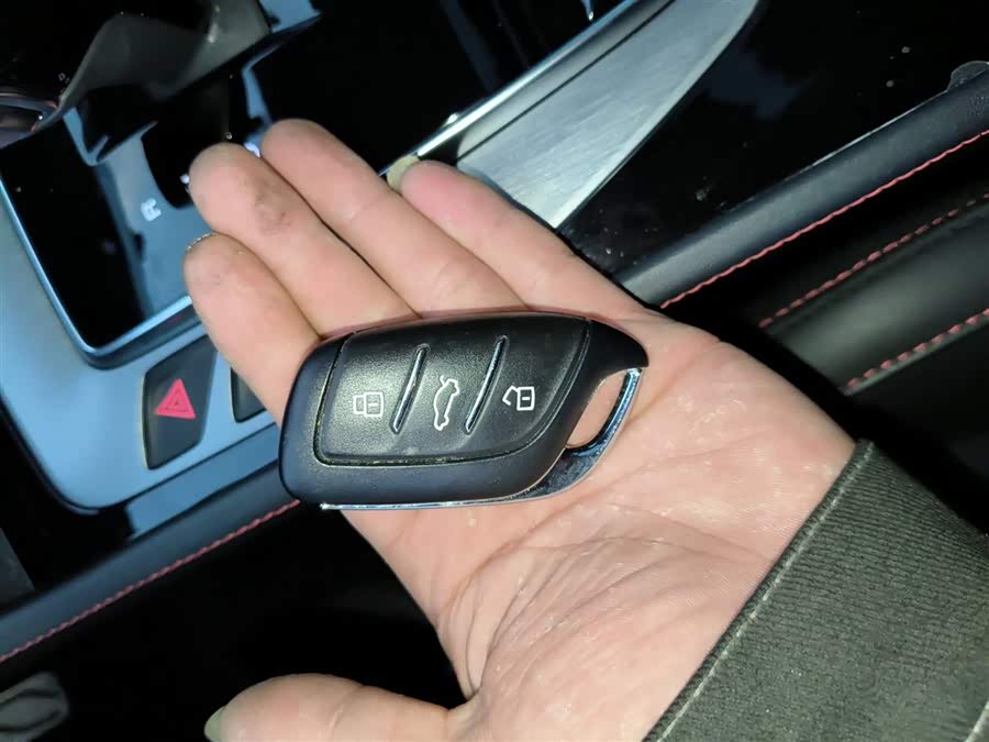 MG Pilot New Energy 2022 #10 MG Pilot New Energy 2022 car image #10