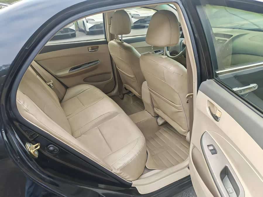 BYD L3 2013 car image #10