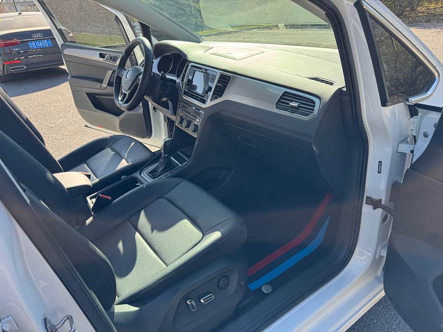 Volkswagen Golf Sportsvan 2020 car image #10