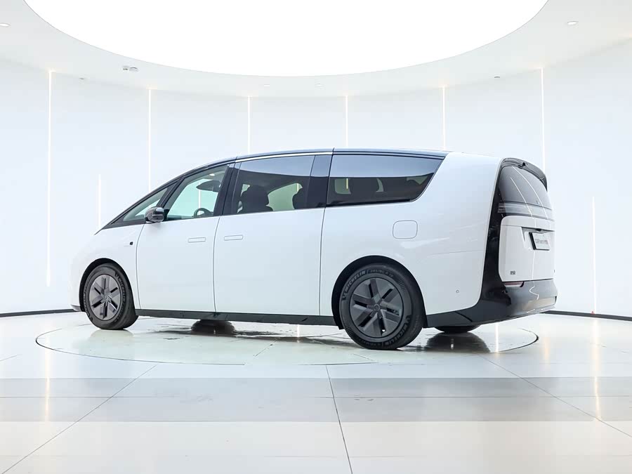 理想汽车 理想MEGA 2024 汽车图片 #10