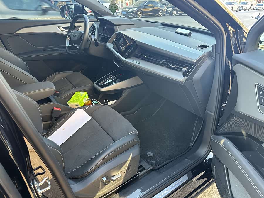 Audi Q5 e-tron 2024 صورة سيارة #10