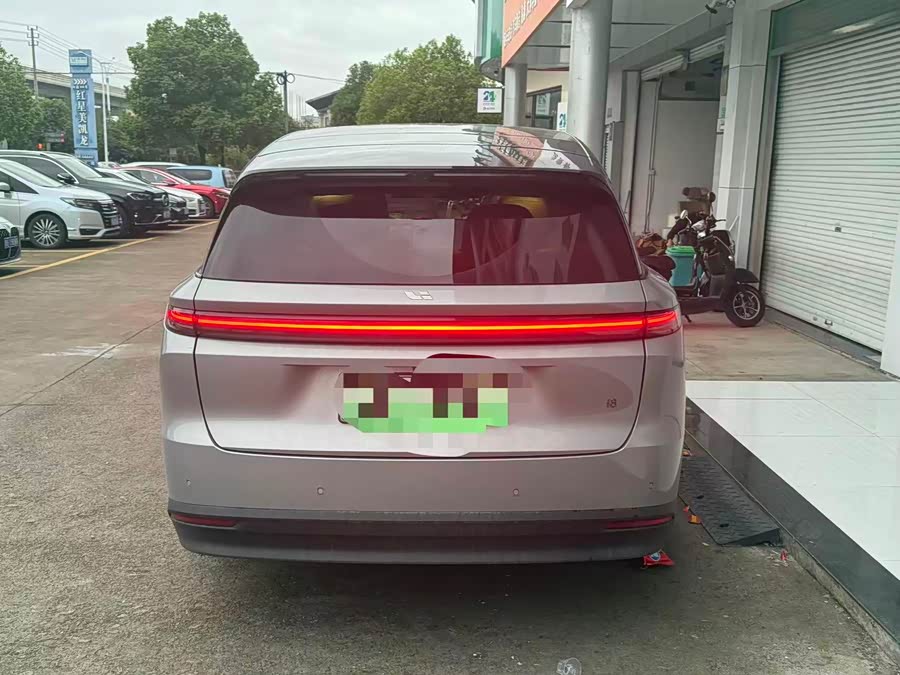 Li i8 2025 image de voiture #10