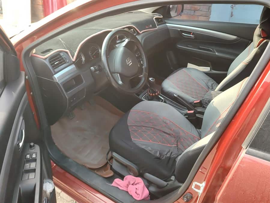 Suzuki Ciaz 2015 изображение автомобиля #10