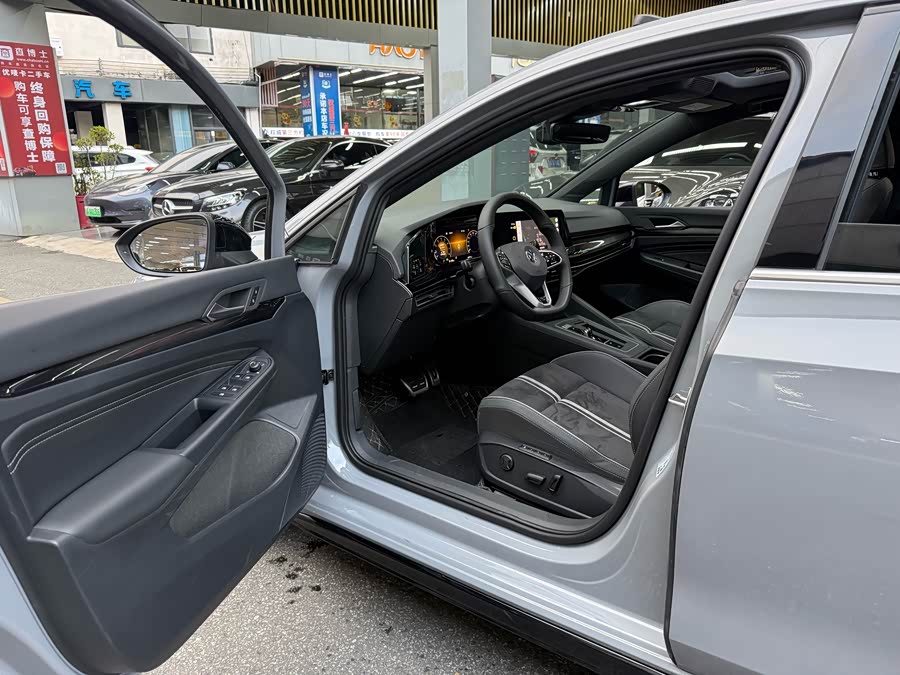 Volkswagen Golf 2022 car image #10