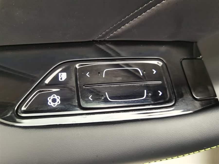 哪吒汽车 哪吒GT 2023 汽车图片 #10