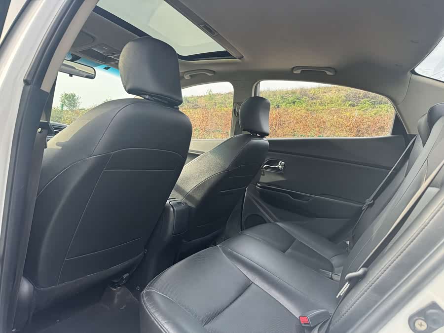 Kia K2 2013 image de voiture #10