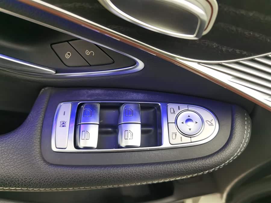 Mercedes-Benz 2020 car image #10