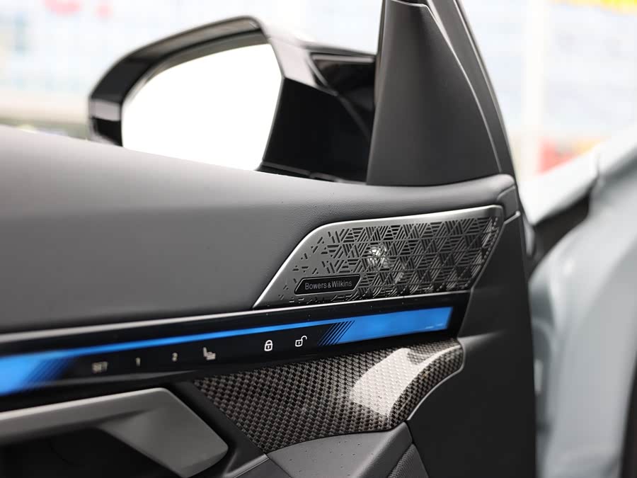 BMW i5 M60 2025 car image #10