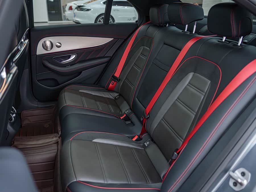 Mercedes-Benz E AMG 2022 صورة سيارة #10