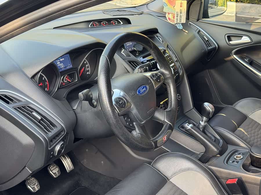 Ford Focus (Imported) 2015 صورة سيارة #10