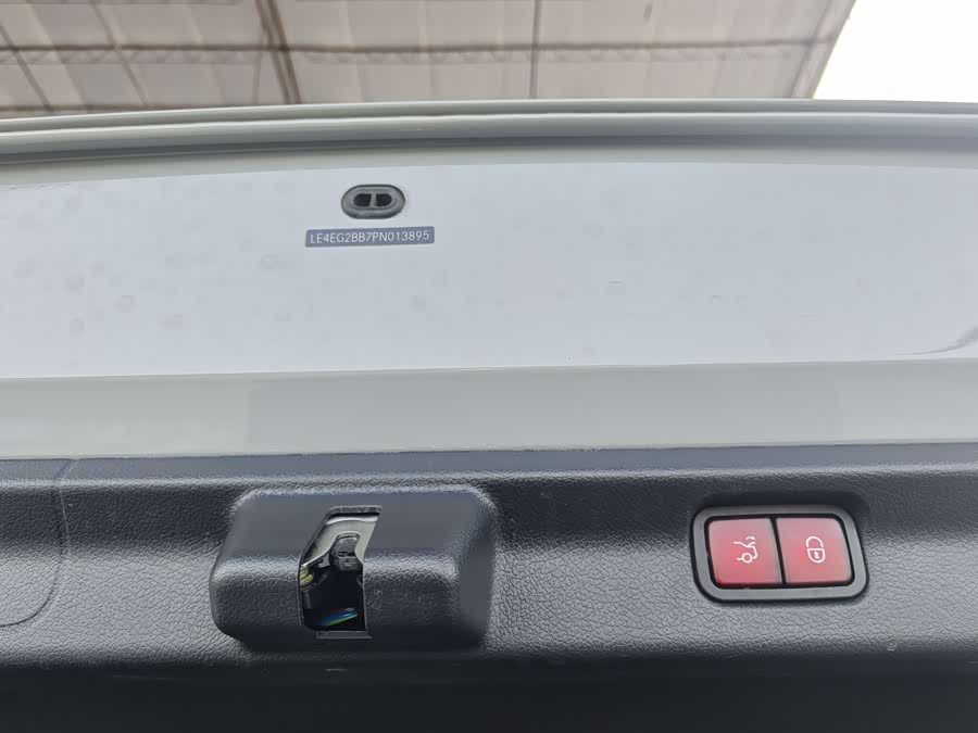 Mercedes-Benz EQE Class 2023 immagine di auto #10