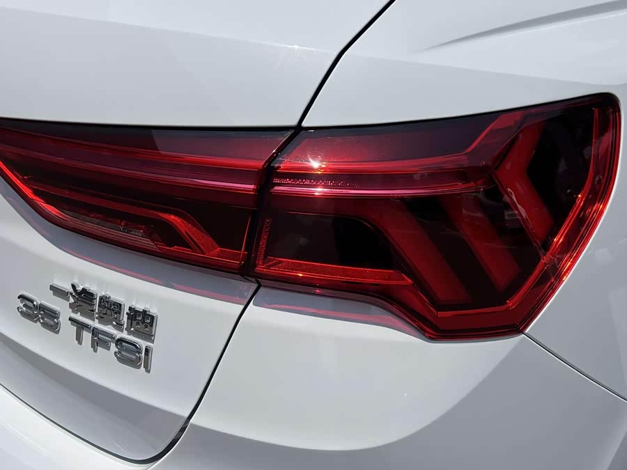 Audi Q3 2024 car image #10