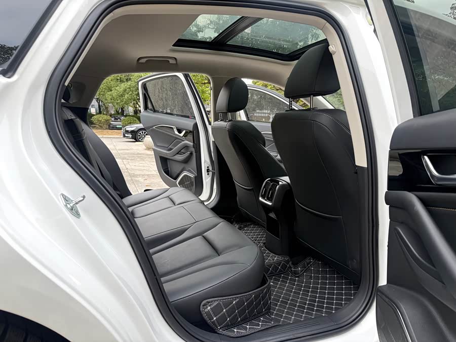 2023 car image #10
