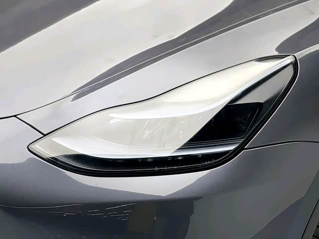 Tesla Model Y 2023 car image #10