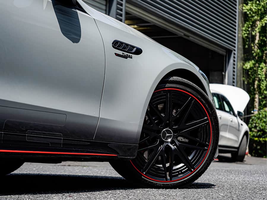 Mercedes-Benz C AMG New Energy 2025 изображение автомобиля #10