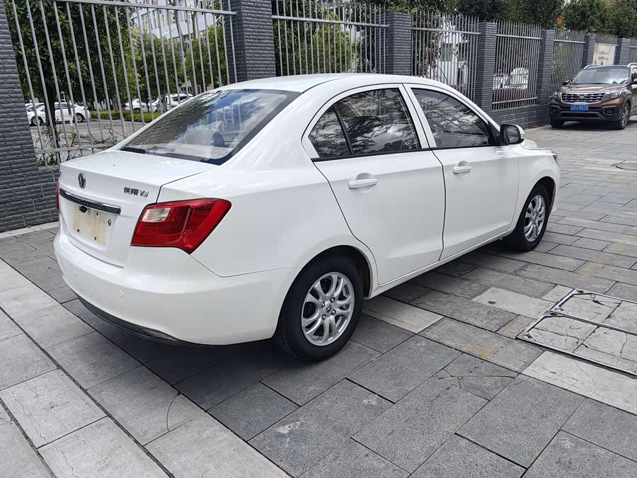 长安 悦翔V3 2017 汽车图片 #10