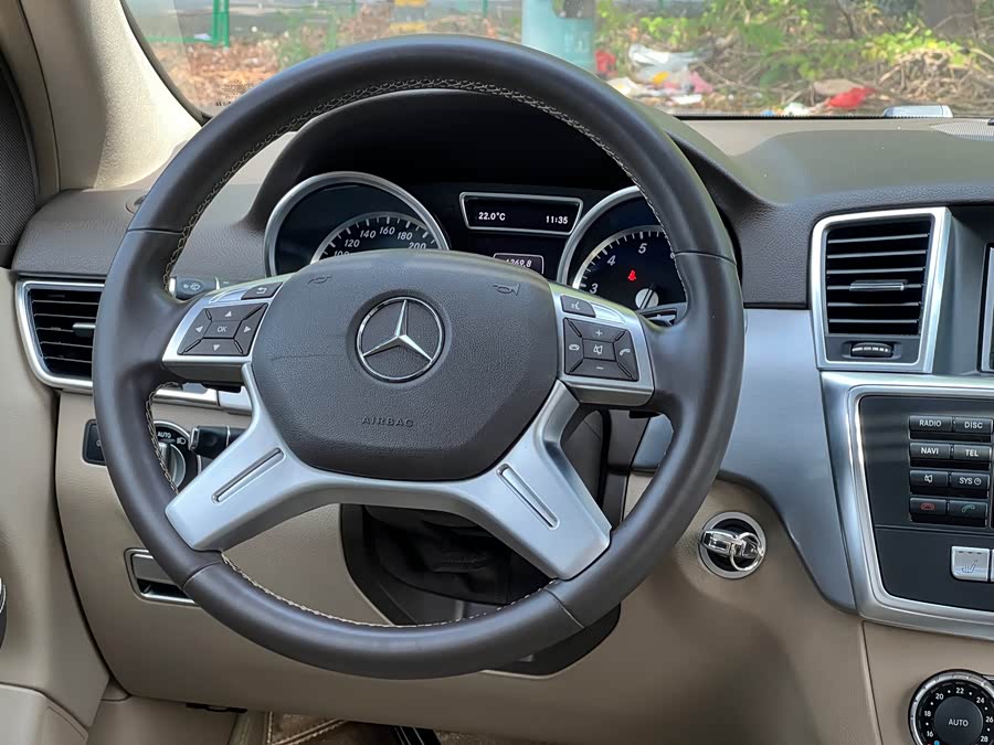 Mercedes-Benz M Class 2015 car image #10