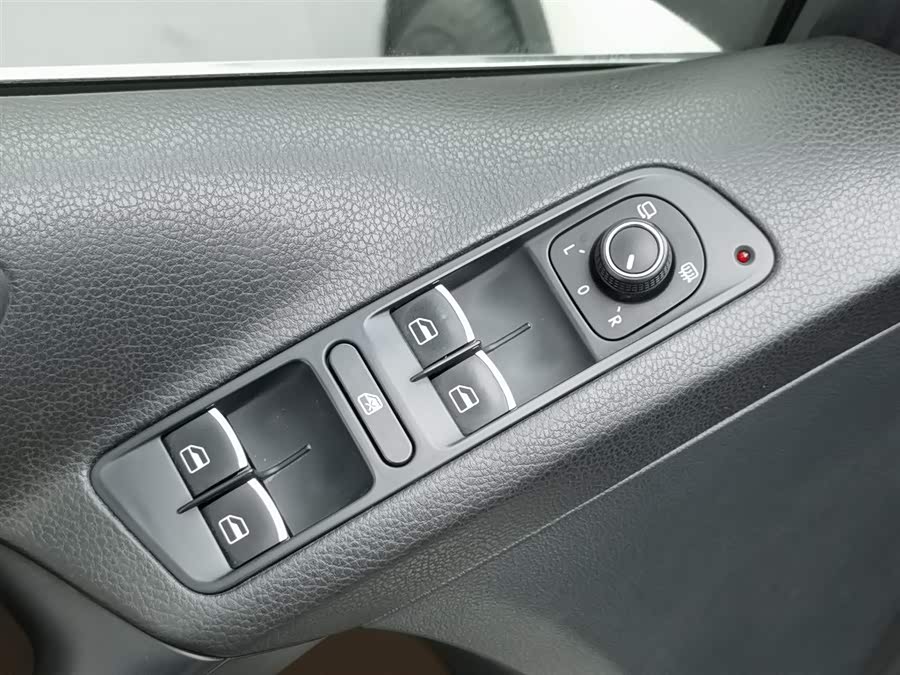 Volkswagen Tiguan 2015 car image #10