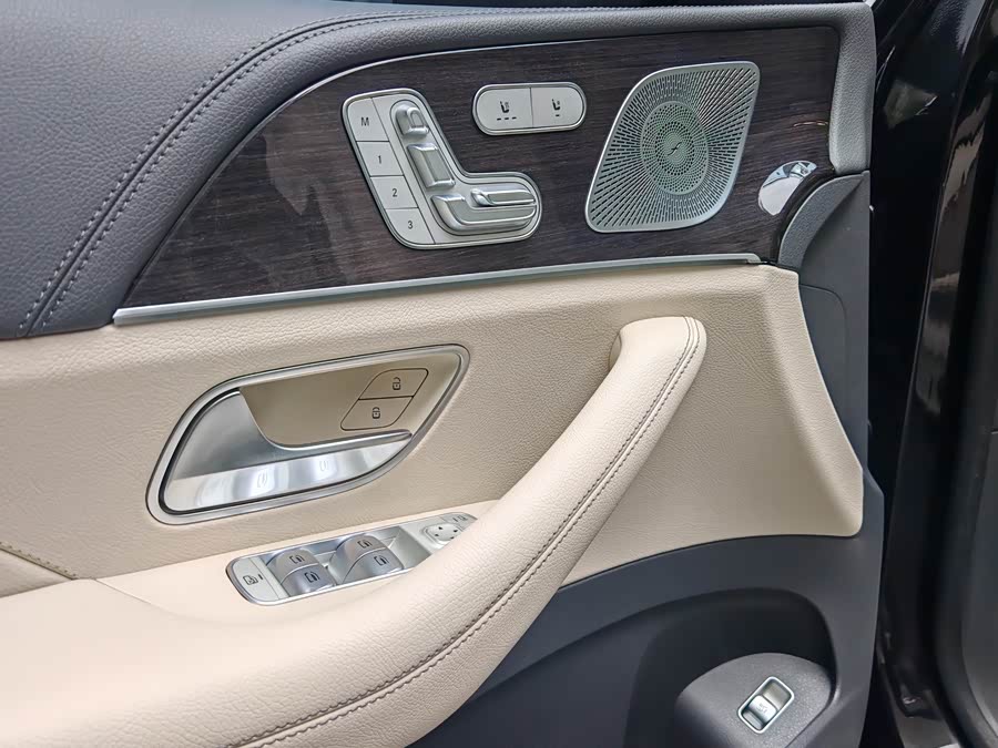 Mercedes-Benz GLS Class 2020 immagine di auto #10