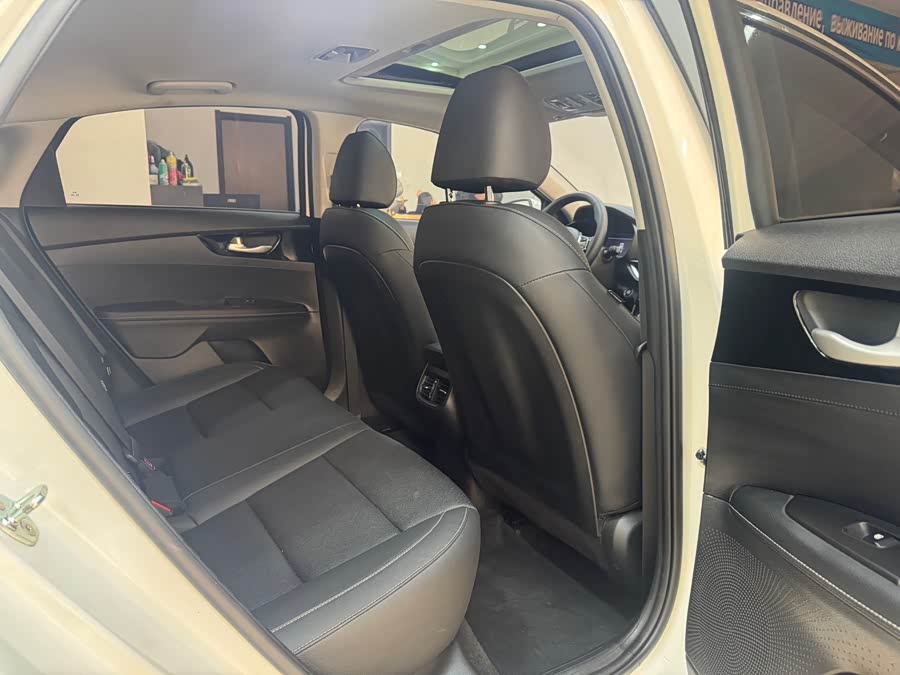 Kia K3 2021 car image #10