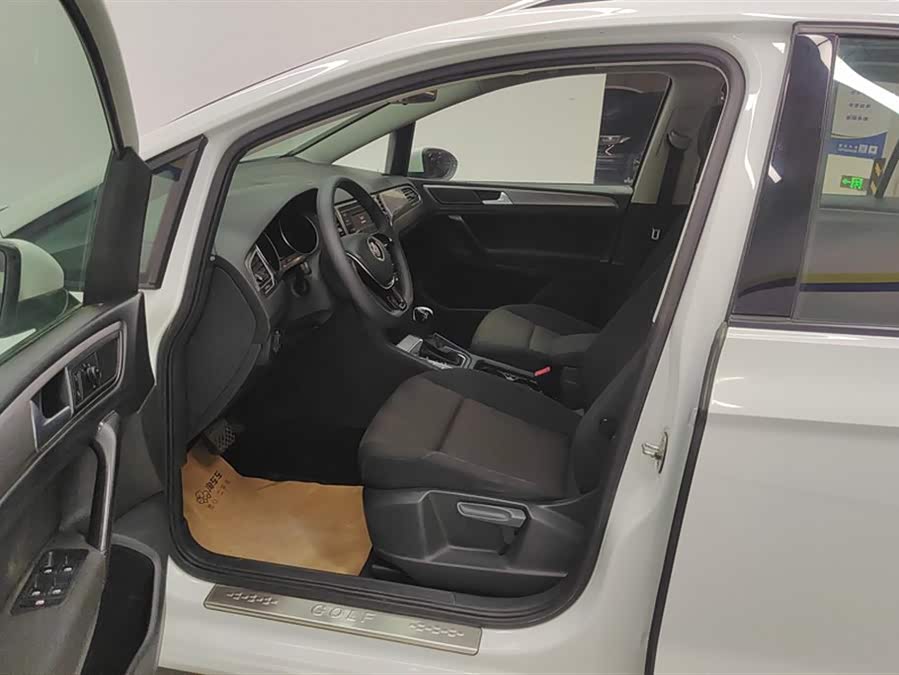 Volkswagen Golf Sportsvan 2017 car image #10