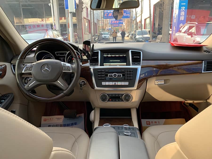 Mercedes-Benz M Class 2014 car image #10