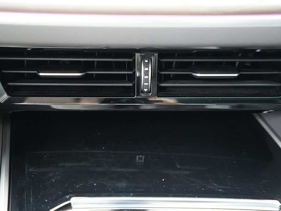 Volkswagen Touareg 2021 car image #10