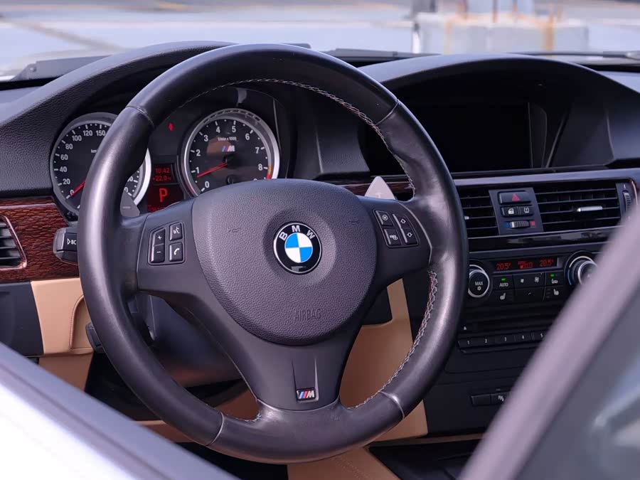 BMW M3 2010 car image #10