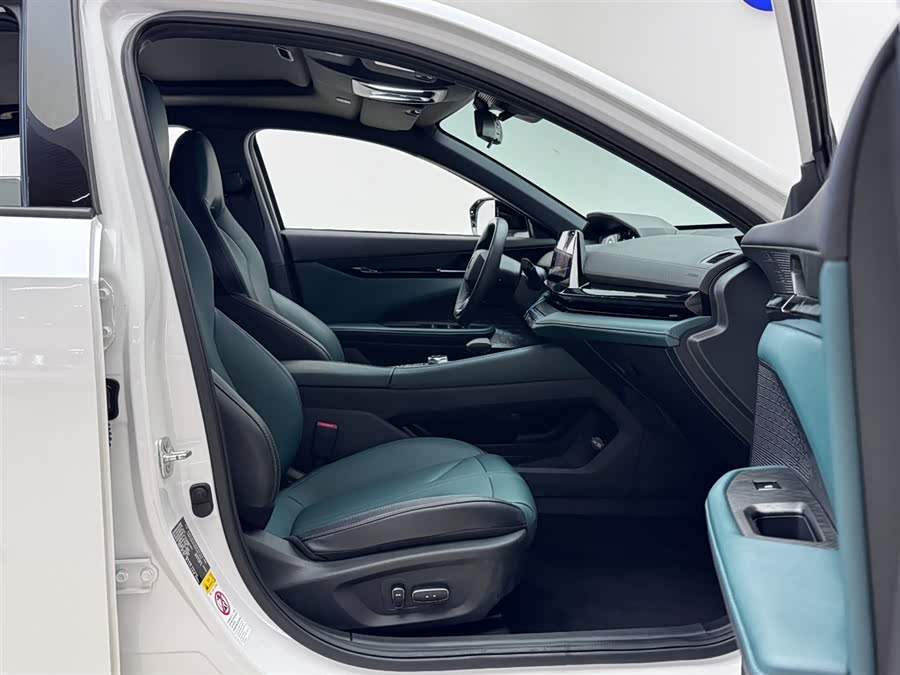 Changan UNI-V iDD 2024 car image #10