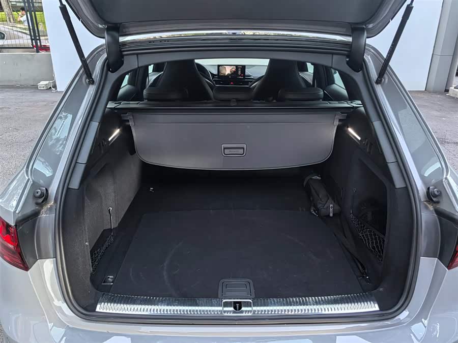 Audi RS 4 2023 immagine di auto #10