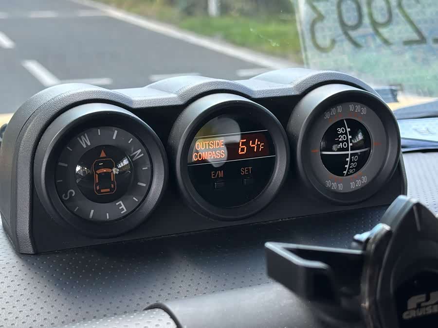 Toyota FJ Cruiser 2018 #10 Toyota FJ Cruiser 2018 car image #10