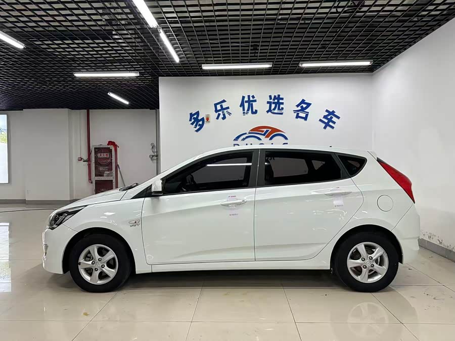 Mazda Reina Hatchback 2017 #10 Mazda Reina Hatchback 2017 car image #10