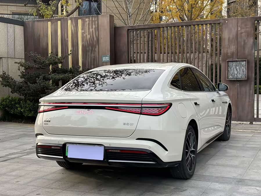 BYD Seal 07 DM-i 2025 car image #10