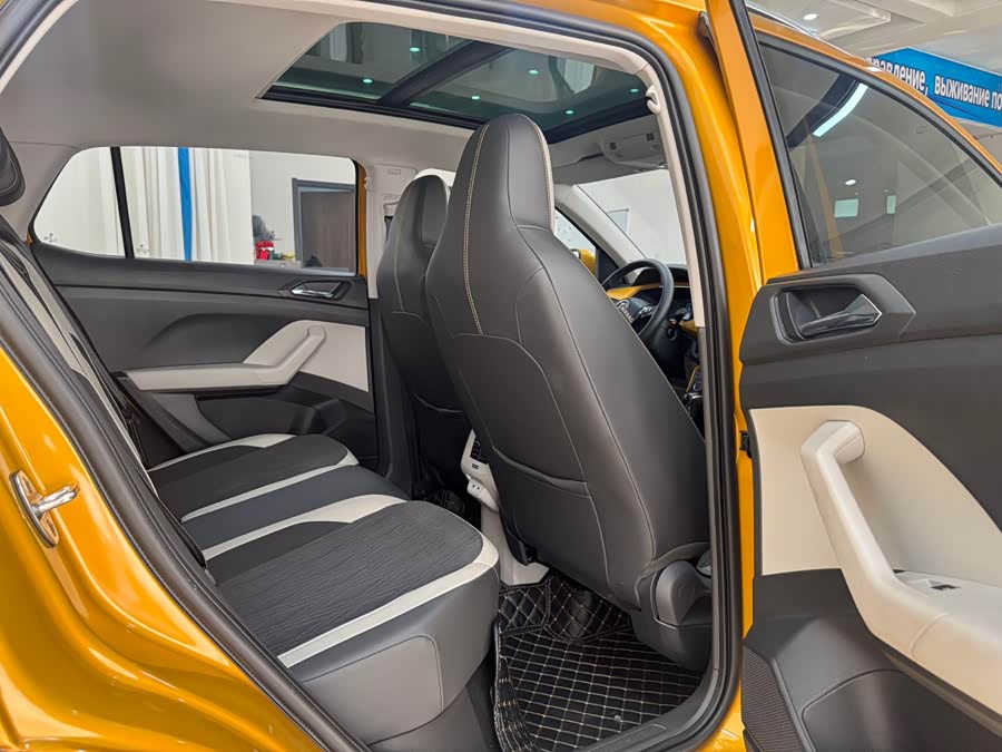 Volkswagen T-Cross 2021 #10 Volkswagen T-Cross 2021 car image #10