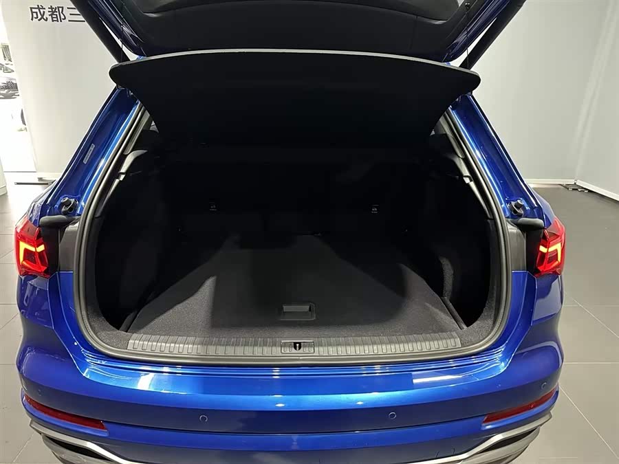 Audi Q3 2020 car image #10