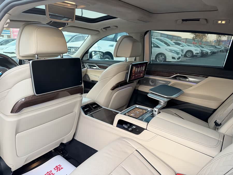 BMW 7 Series 2017 #10 BMW 7 Series 2017 car image #10