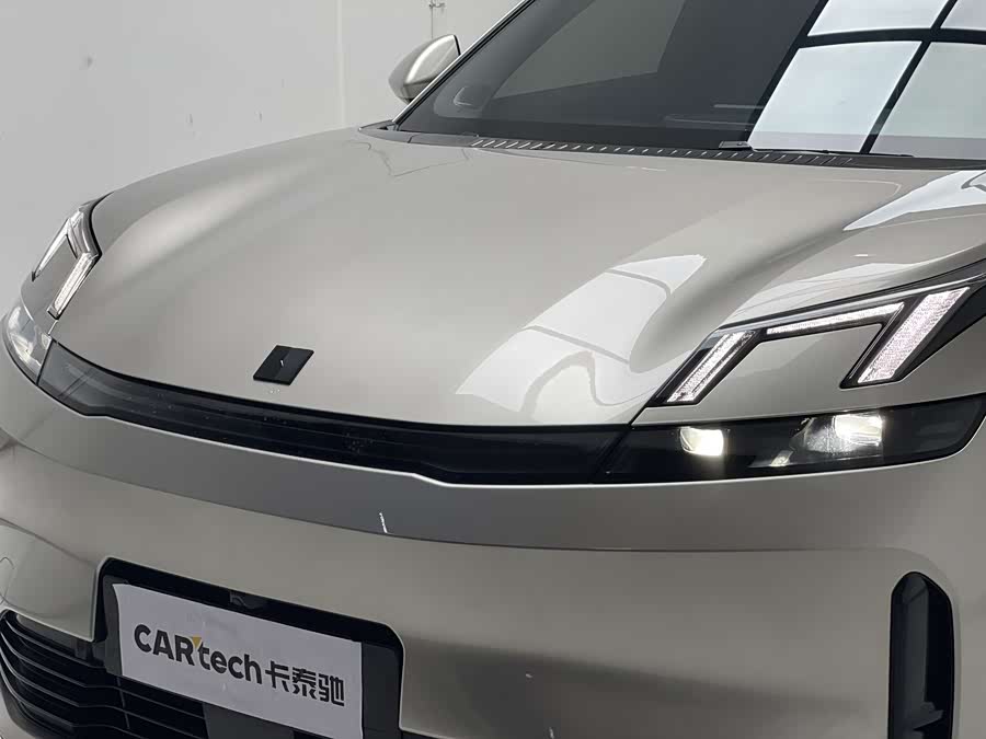 Lynk & Co 08 EM-P 2023 car image #10