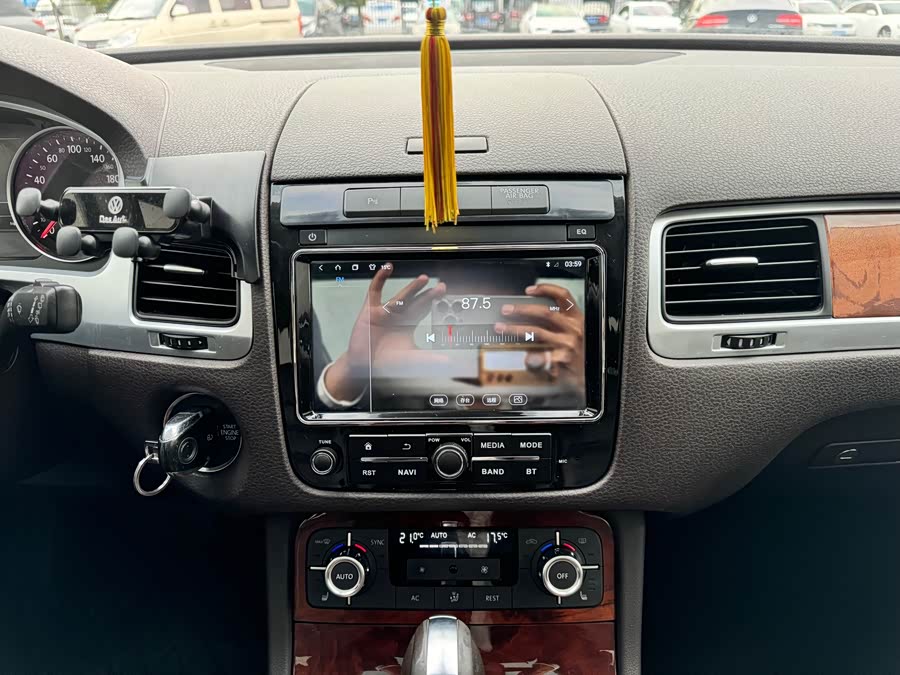 Volkswagen Touareg 2012 car image #10