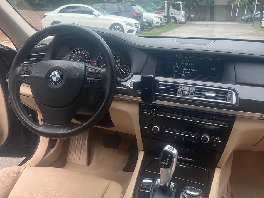 BMW 7 Series 2012 car image #10