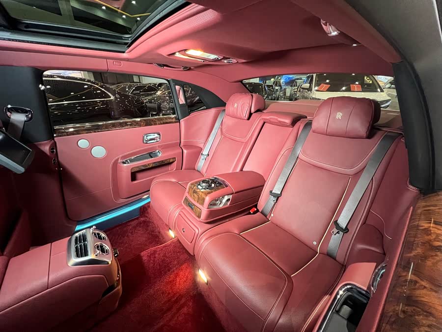 劳斯莱斯 古思特 2018 汽车图片 #10