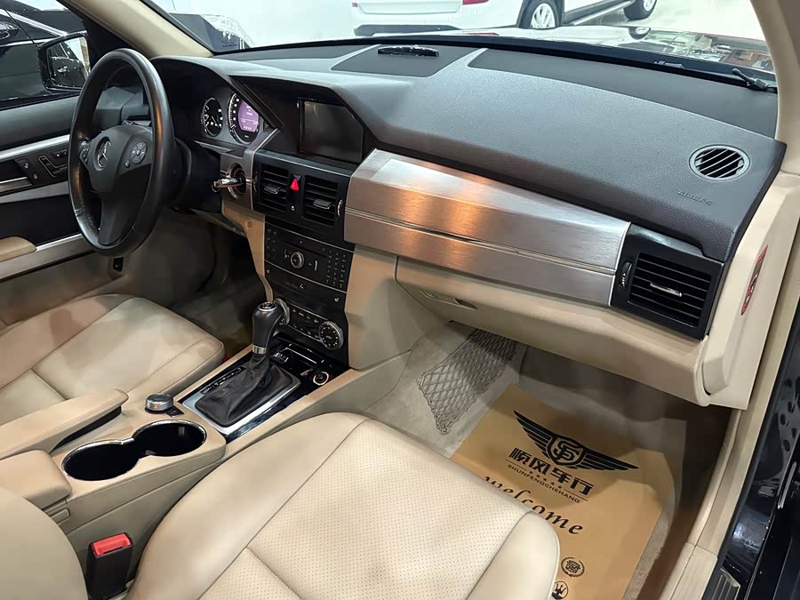 Mercedes-Benz GLK Class 2012 car image #10