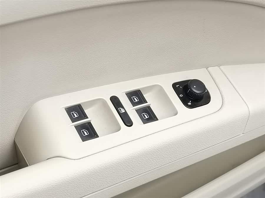 Skoda Superb 2012 immagine di auto #10