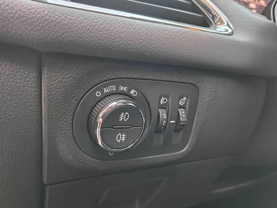 Chevrolet Cruze 2017 immagine di auto #10