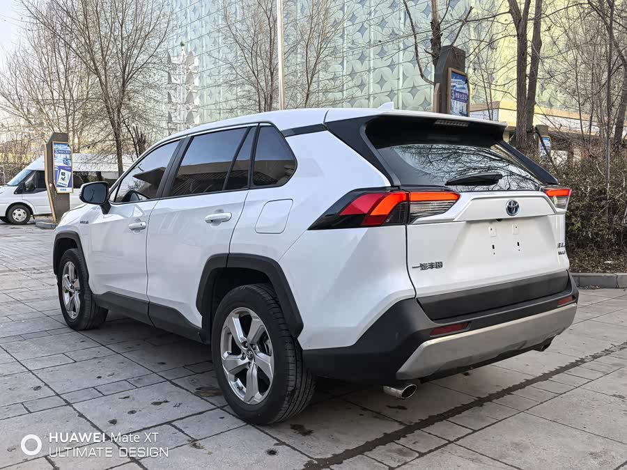 Toyota RAV4 2023 car image #10