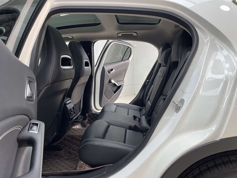 Mercedes-Benz GLA Class 2017 car image #10