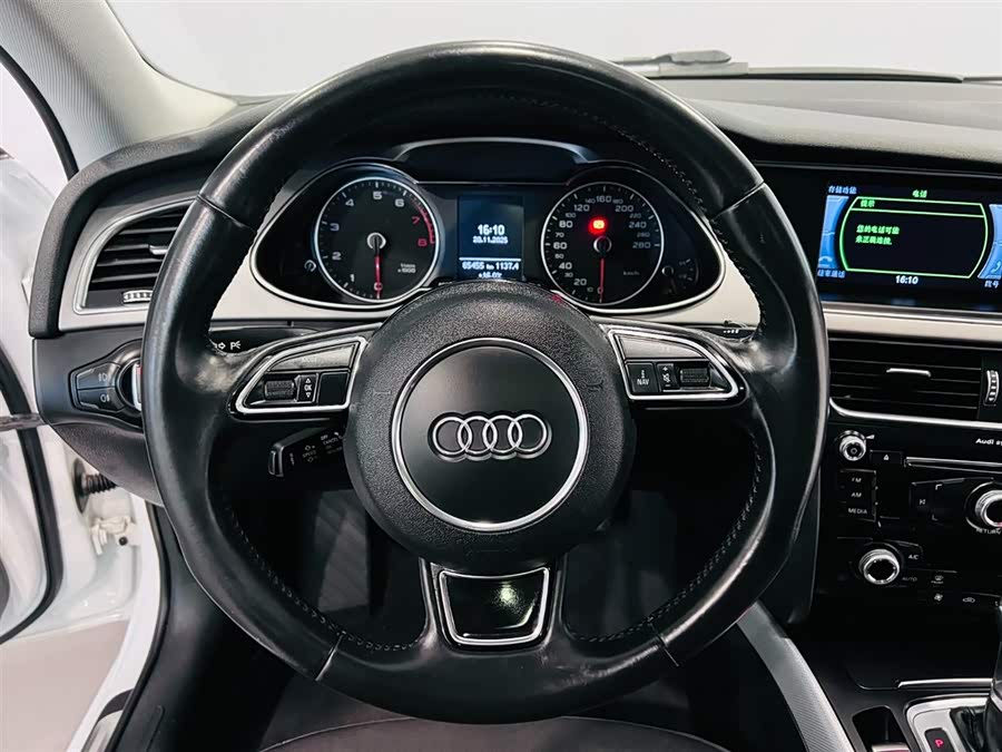 Audi Q3 2019 car image #10