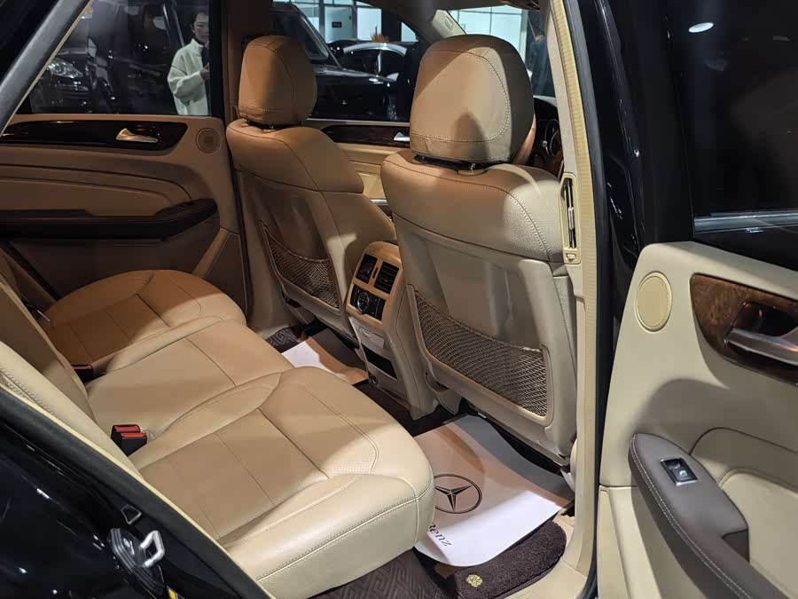 Mercedes-Benz M Class 2013 car image #10