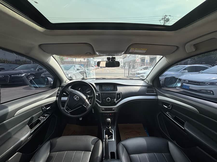 Great Wall C30 2016 car image #10